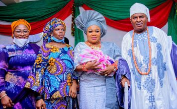 Osun 1st Lady rehabilitates, returns mentally ill teenager and baby to Apomu Kingdom Osun First Lady rehabilitates, returns mentally ill teenager with baby to Apomu Kingdom